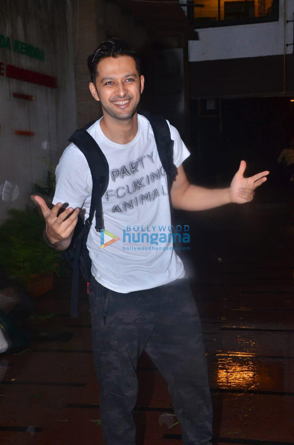 photos varun dhawan and vatsal sheth snapped outside the gym 4