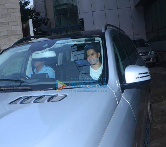 photos varun dhawan snapped at a dance class in versova 2