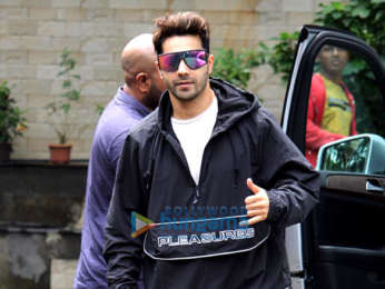 Photos: Varun Dhawan snapped at dance class in Andheri