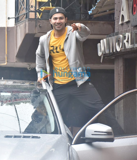 photos varun dhawan snapped at the gym in juhu 1 2