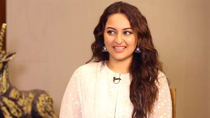 Sonakshi Sinha’s ENTERTAINING Social Media Test| Instagram| Twitter | Khandaani Shafakhana Sonakshi Sinha’s ENTERTAINING Social Media Test| Instagram| Twitter | Khandaani Shafakhana
