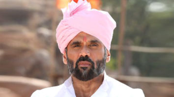 Suniel Shetty and Kichcha Sudeep grooved with 500 dancers for his multi-lingual, Pehlwaan