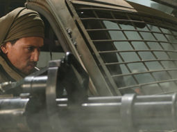 Tiger Shroff wields the world’s most powerful machine gun in War!