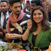 VIDEO: Jabariya Jodi stars Parineeti Chopra and Sidharth Malhotra try the Delhi's famous fire paan