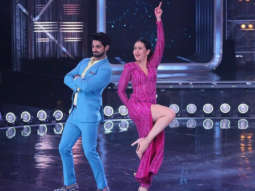 Dance India Dance 7: Karisma Kapoor recreates the peppy song ‘Sona Kitna Sona Hai’ on stage and we can’t get over her moves!