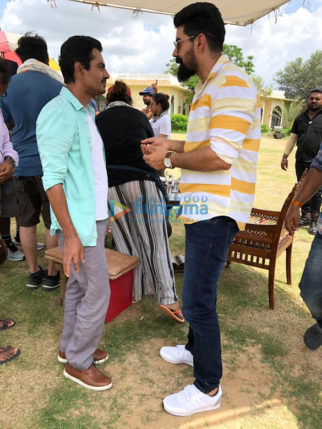 on the sets of the movie Bole Chudiyan