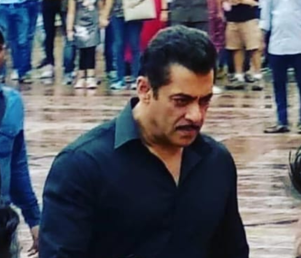 LEAKED PHOTOS & VIDEOS: Dabangg 3 stars Salman Khan and Sonakshi Sinha shoot in Rajasthan despite heavy rains
