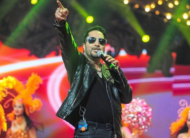 Fans outraged after Mika Singh performs at Pervez Musharraf’s relative’s event in Pakistan Fans outraged after Mika Singh performs at Pervez Musharraf’s relative’s event in Pakistan