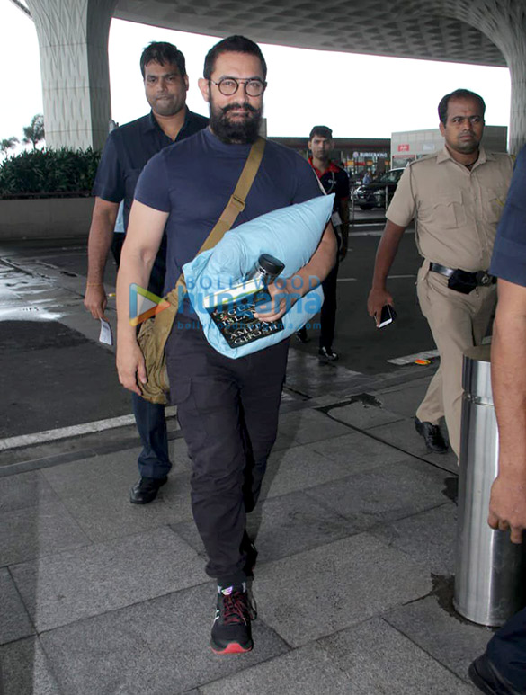 photos aamir khan and parineeti chopra snapped at the airport 1