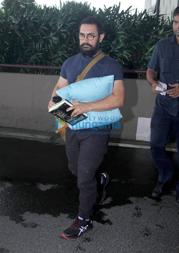 photos aamir khan and parineeti chopra snapped at the airport 3