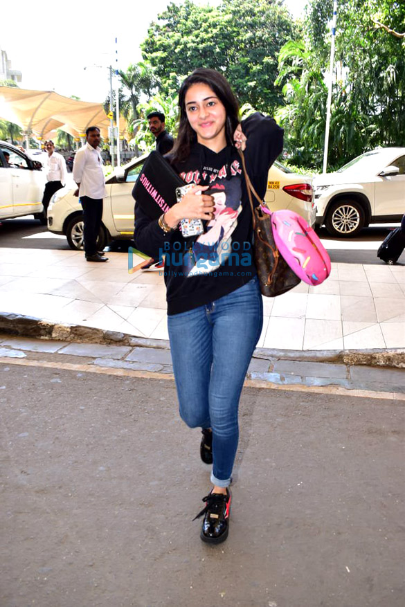 photos aditya roy kapur and daisy shah snapped at the airport 9