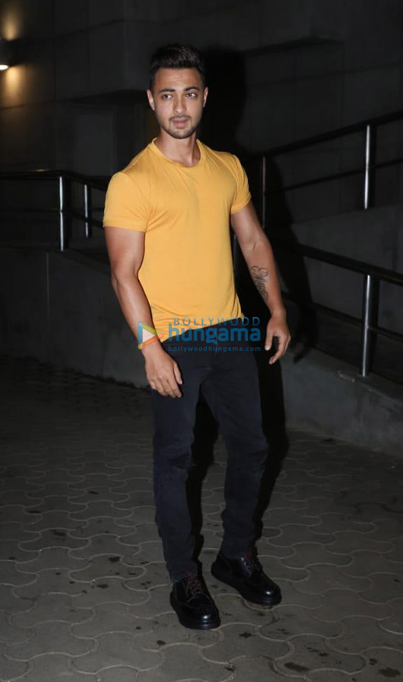 photos akshay kumar sonakshi sinha and others snapped at the special screening of khandaani shafakhana 4