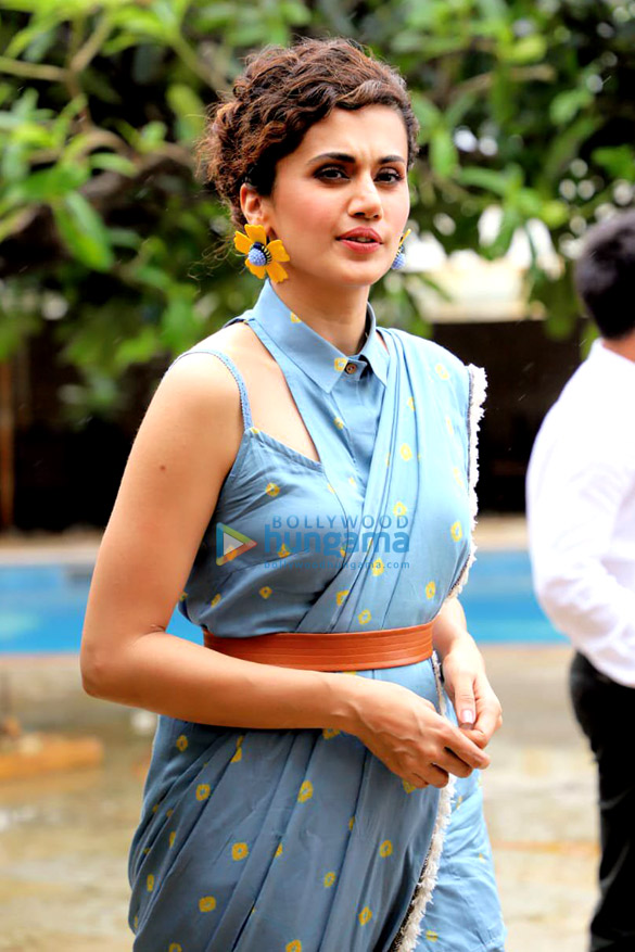 photos akshay kumar taapse pannu and vidya balan snapped promoting their film mission mangal at sun n sand in juhu 3