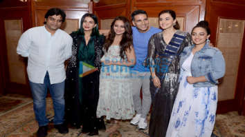 Photos: Akshay Kumar, Taapsee Pannu and others snapped promoting their film Mission Mangal