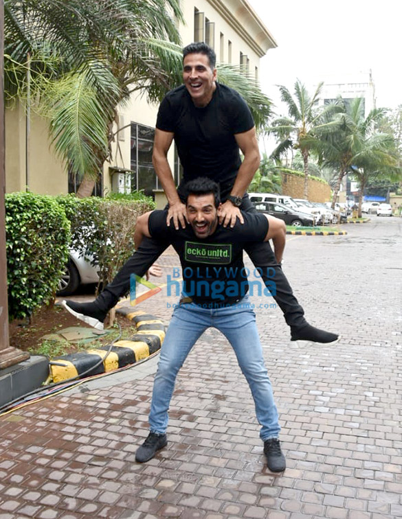 photos akshay kumar and john abraham snapped promoting their respective films 6