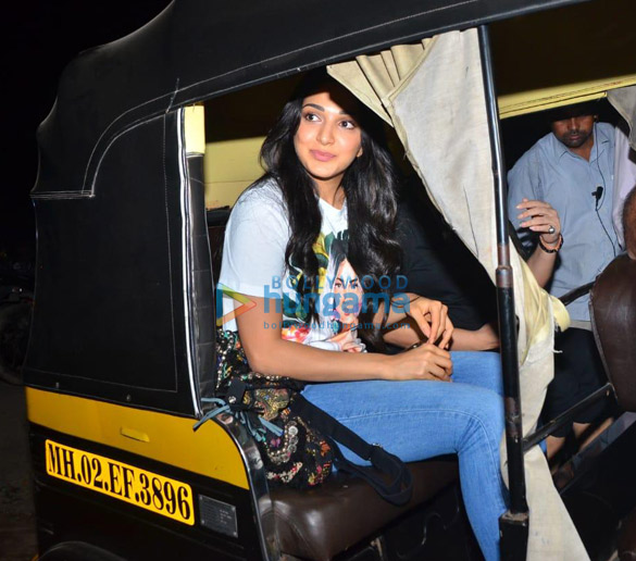 photos akshay kumar and kiara advani snapped at the madh jetty 2 2