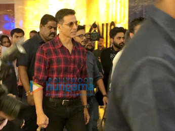 Photos: Akshay Kumar snapped promoting his film ‘Mission Mangal’