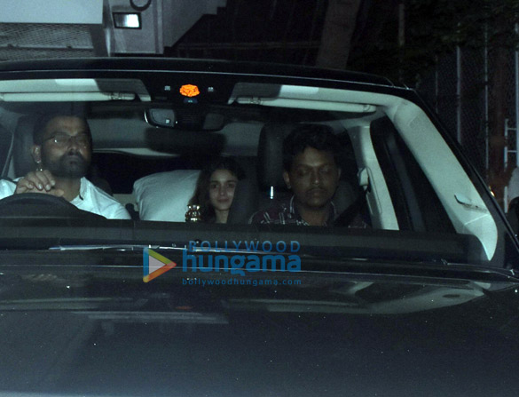 Photos: Alia Bhatt snapped post a meeting at Sanjay Leela Bhansali’s office in Juhu Photos: Alia Bhatt snapped post a meeting at Sanjay Leela Bhansali’s office in Juhu