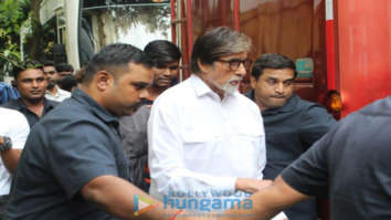 Photos: Amitabh Bachchan spotted on location of a shoot in Bandra