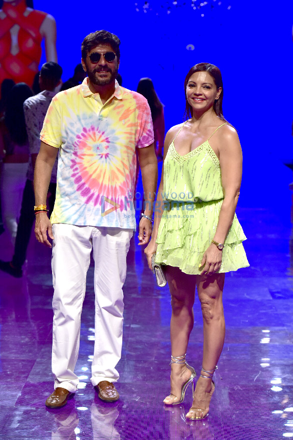 photos ananya panday chunky panday and others walk the ramp as show stoppers at lakme fashion week 2019 day 4 2