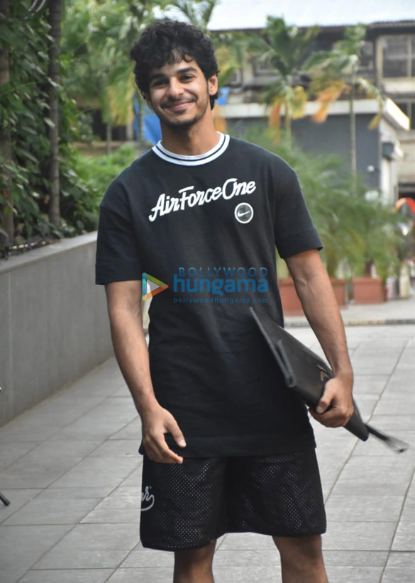photos ananya panday and ishaan khatter spotted at ali abbas zafars office in andheri 4
