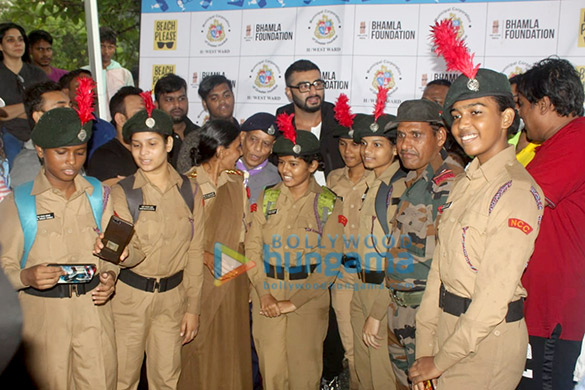 photos arjun kapoor snapped attending the bhamla foundation beach cleaning drive in bandra 1