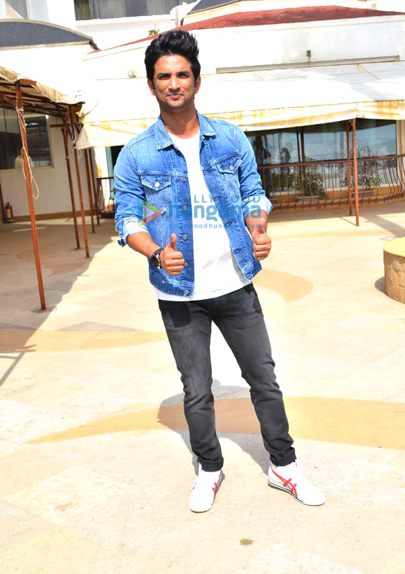 photos cast of chhichhore snapped at sun n sand for promotions 5