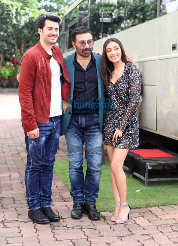photos cast of pal pal dil ke paas snapped promoting the film on sets of dance india dance 6