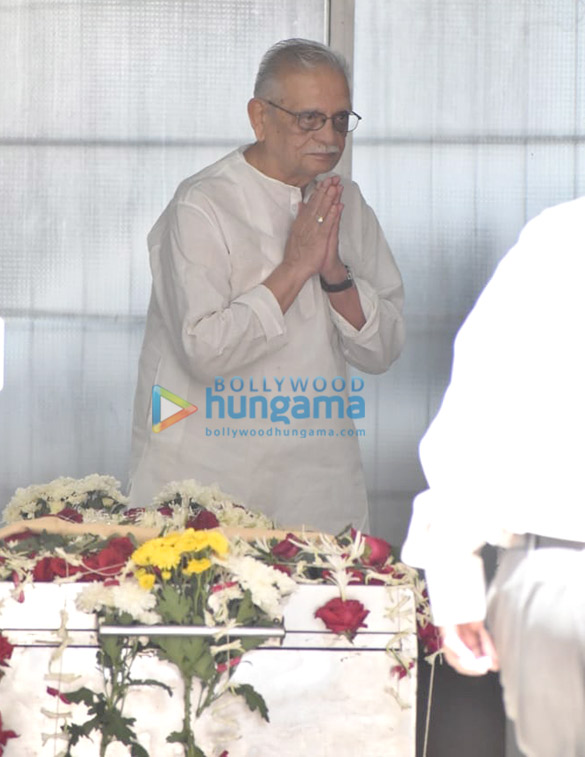 photos celebs attends khayyam sahabs funeral 1