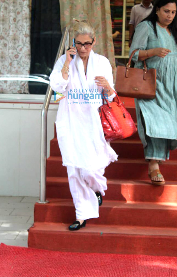 photos dimple kapadia spotted in khar 1