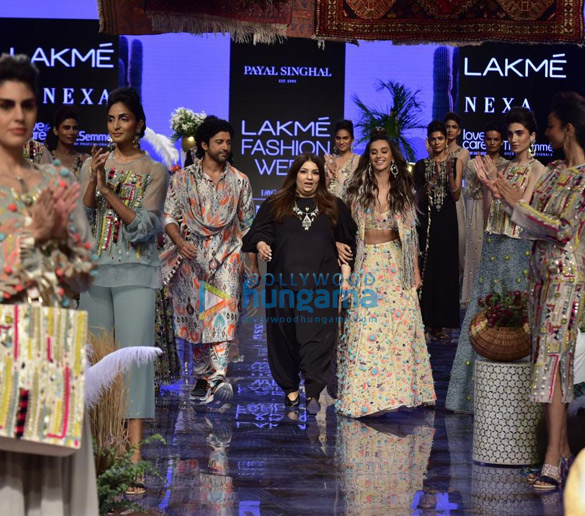 photos farhan akhtar and shibani dandekar walk the ramp as the show stopper at lakme fashion week 2019 6