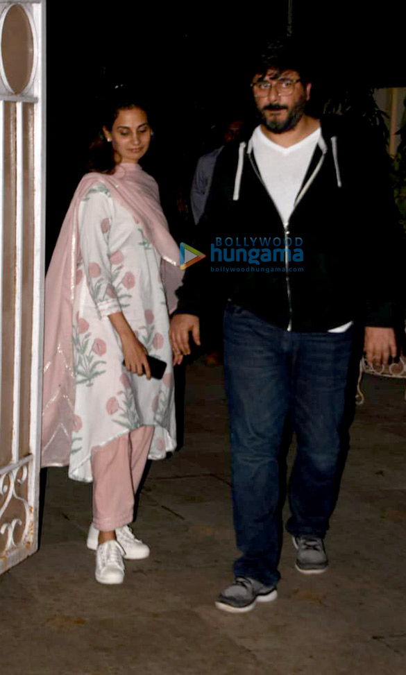photos hrithik roshan vivek oberoi zayed khan and others spotted at j om prakashs house 5