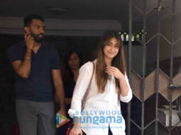 Photos: Ileana D’Cruz snapped in Juhu
