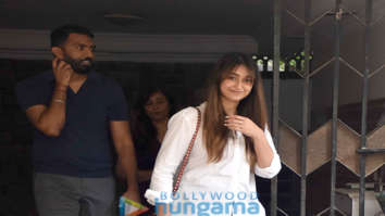 Photos: Ileana D’Cruz snapped in Juhu