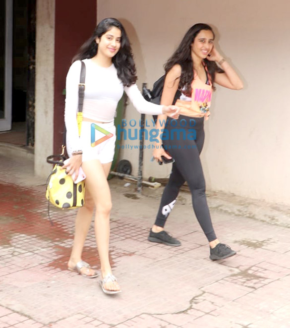 photos janhvi kapoor and namrata purohit spotted at the gym 3
