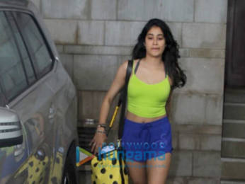Photos: Janhvi Kapoor spotted at Zoya Akhtar's house