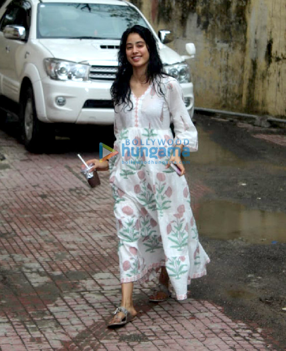 photos janhvi kapoor spotted at the pilates gym 4 4