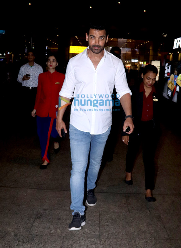 Photos: John Abraham, Aditi Rao Hydari and others snapped at the airport Photos: John Abraham, Aditi Rao Hydari and others snapped at the airport