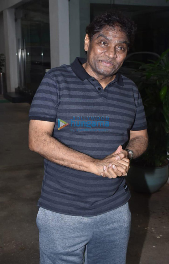photos johny lever and kriti sanon snapped at a dubbing studio in juhu 3