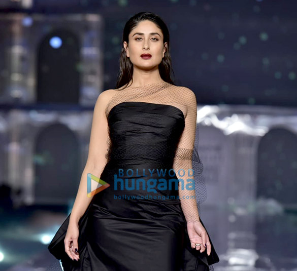 photos kareena kapoor khan walks the ramp for gauri nainika at lakme fashion week 2019 grand finale 5