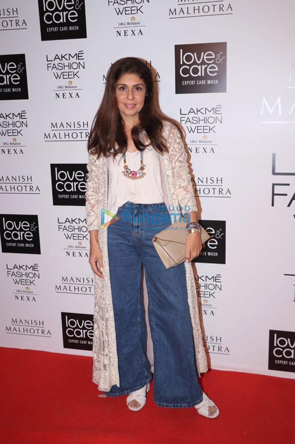 photos karisma kapoor khushi kapoor and others grace the lakme fashion week 2019 10