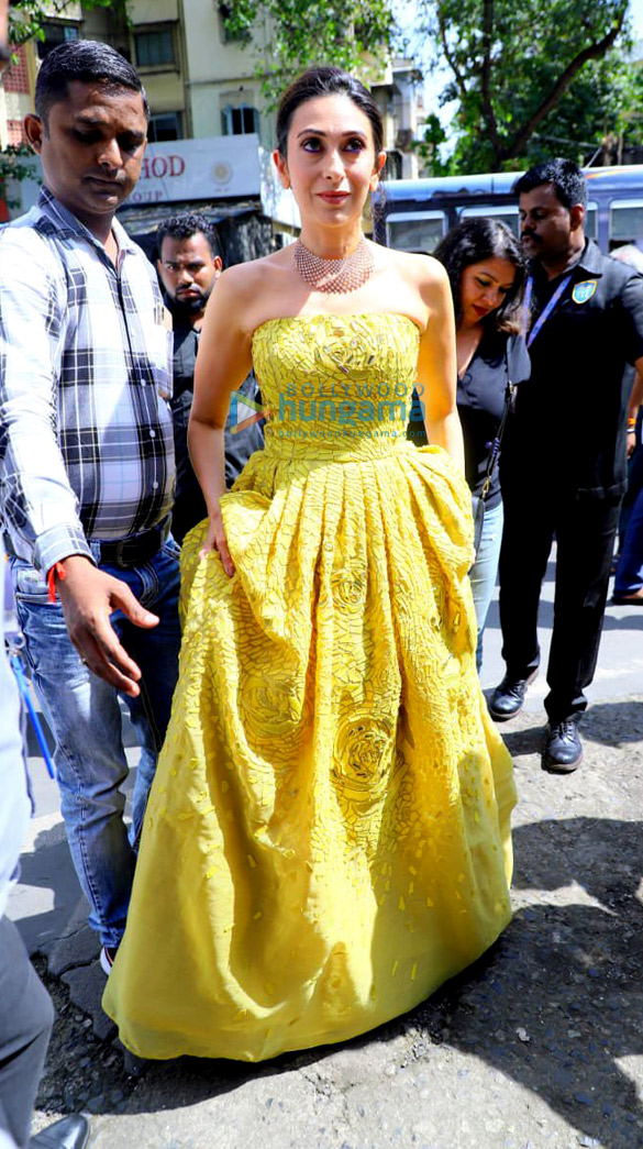 photos karisma kapoor graces an event for om jewellers 4