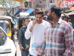 Photos: Kartik Aaryan arrives at the gym to receive Sara Ali Khan in Bandra