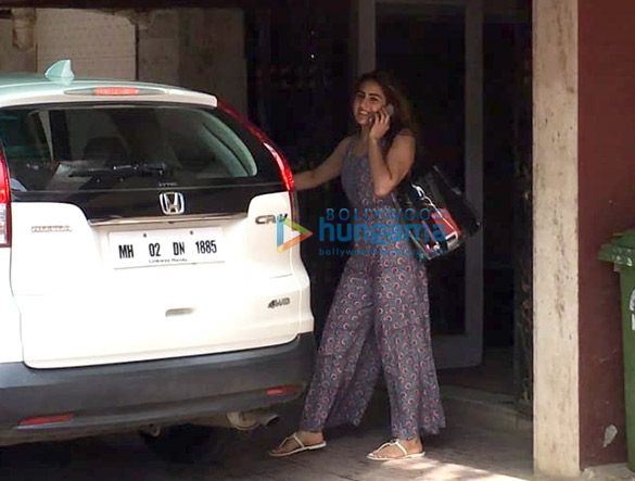 photos kartik aaryan arrives at the gym to receive sara ali khan in bandra 3