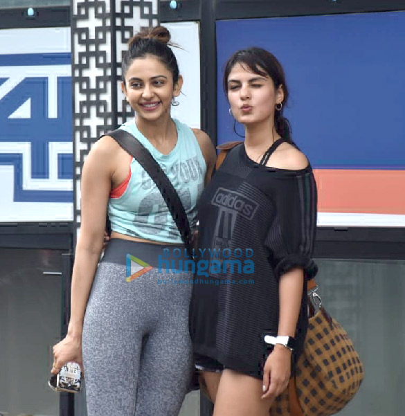 photos rakul preet singh and rhea chakraborty spotted at the gym in juhu 1