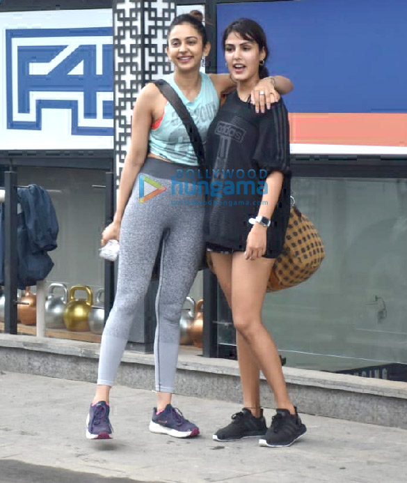photos rakul preet singh and rhea chakraborty spotted at the gym in juhu 3