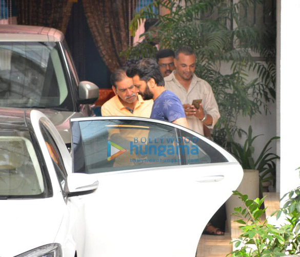 photos riteish deshmukh and abhishek bachchan spotted at a dubbing studio in juhu 4