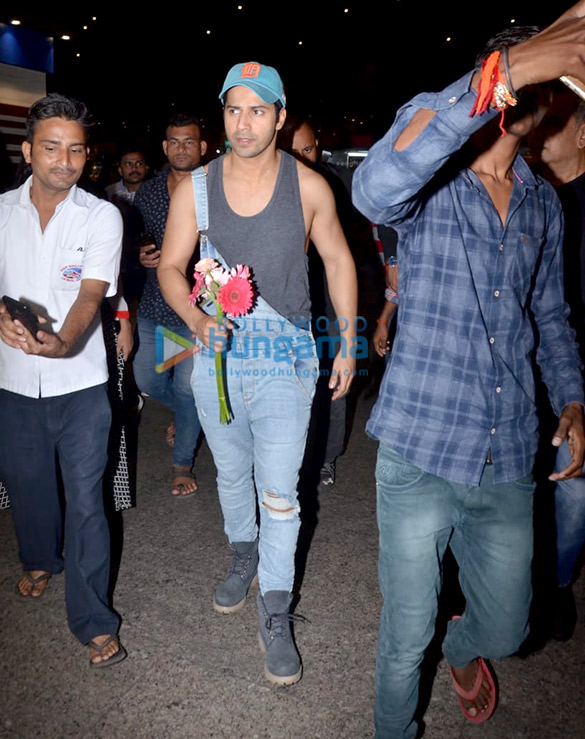 photos salman khan varun dawan sara ali khan and others snapped at the airport 2