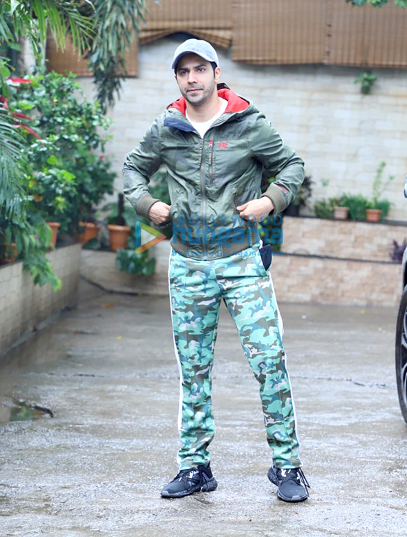photos sara ali khan and varun dhawan spotted at a dance class 3