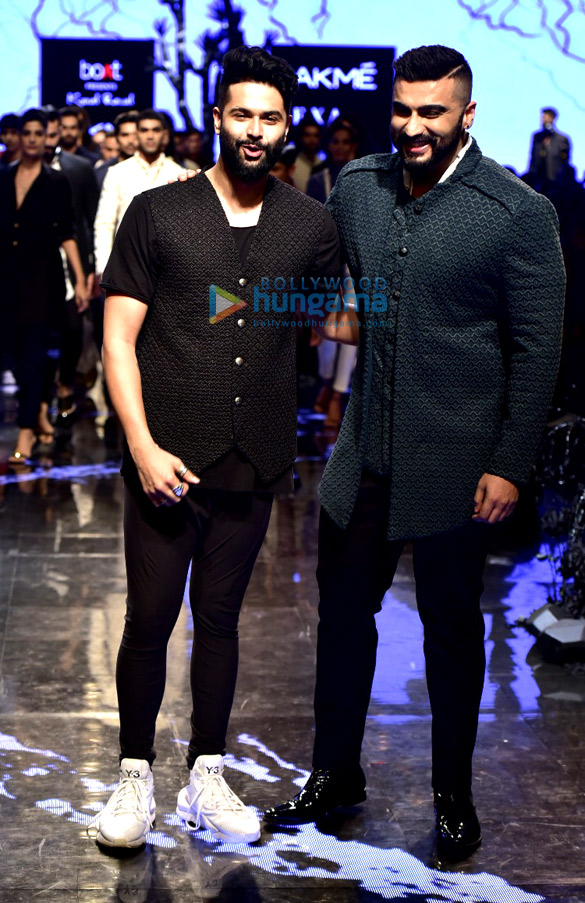 photos shahid kapoor disha patani ayushmann khurrana and others walk the ramp as show stoppers at lakme fashion week 2019 day 4 7